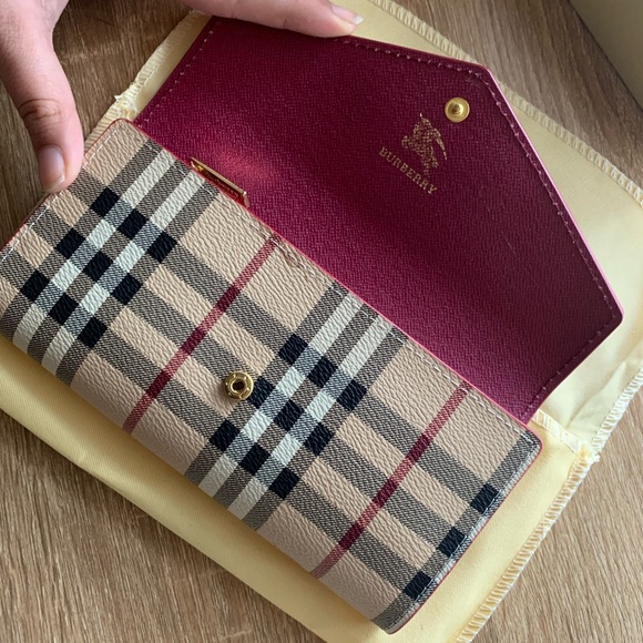 Burrberry Vintage Check and Leather Wallet - Picture 5 of 7